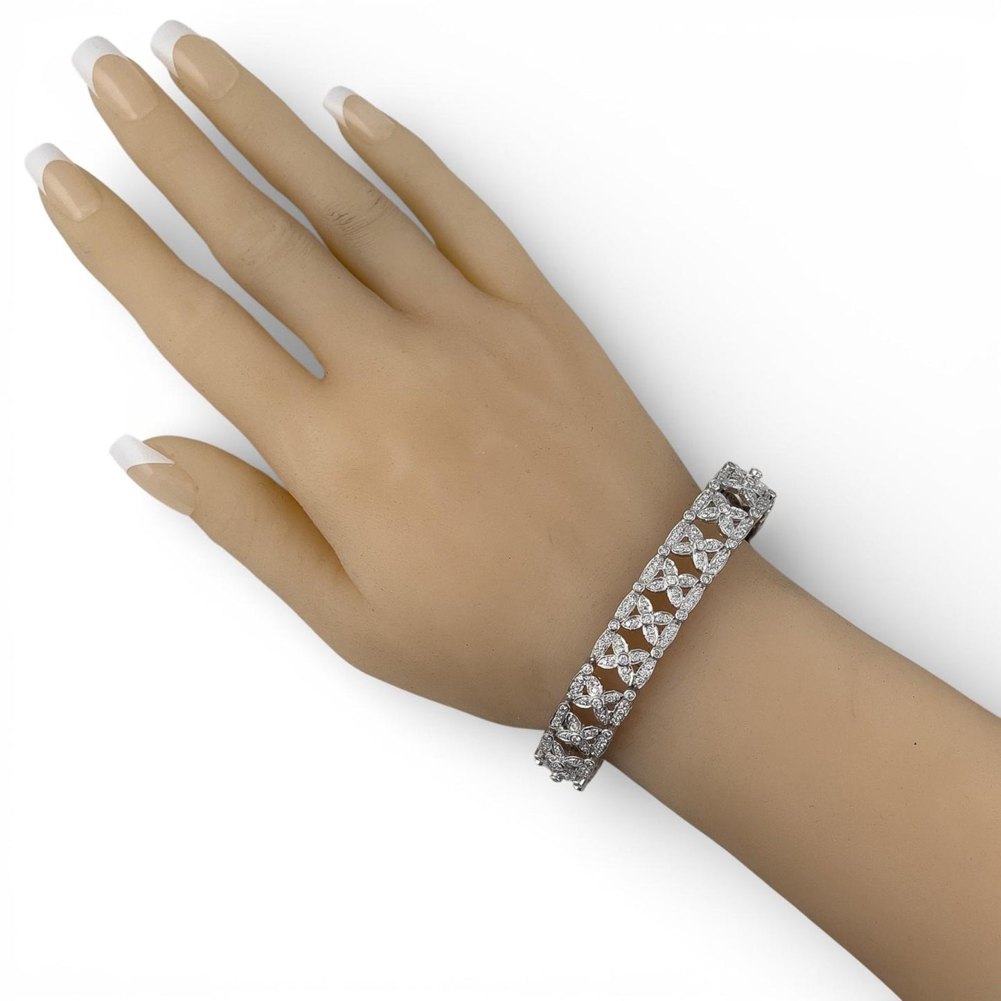 18k White Gold Diamond Fancy Leaf Link Station Bracelet 4.00ctw H-I SI2 50g