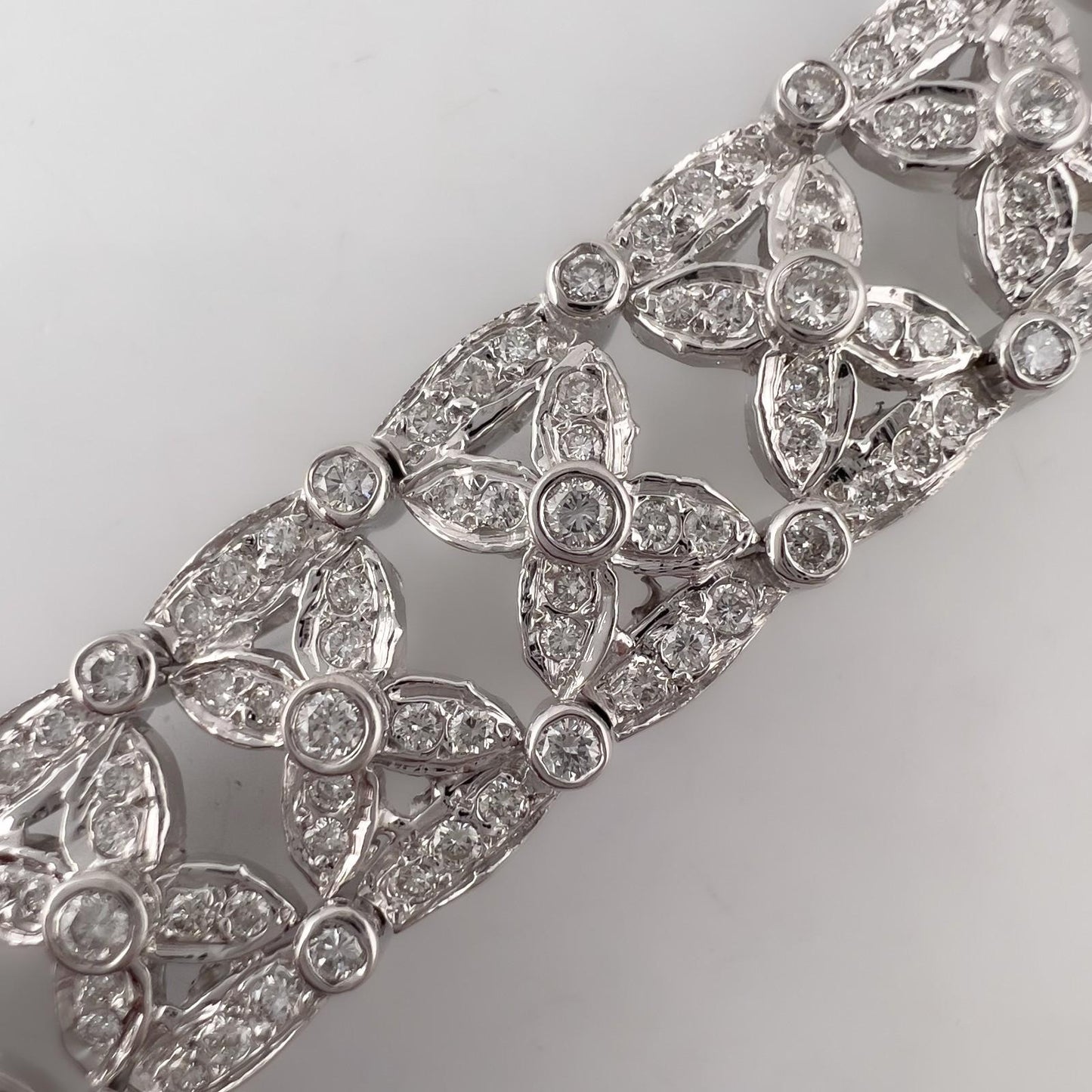 18k White Gold Diamond Fancy Leaf Link Station Bracelet 4.00ctw H-I SI2 50g