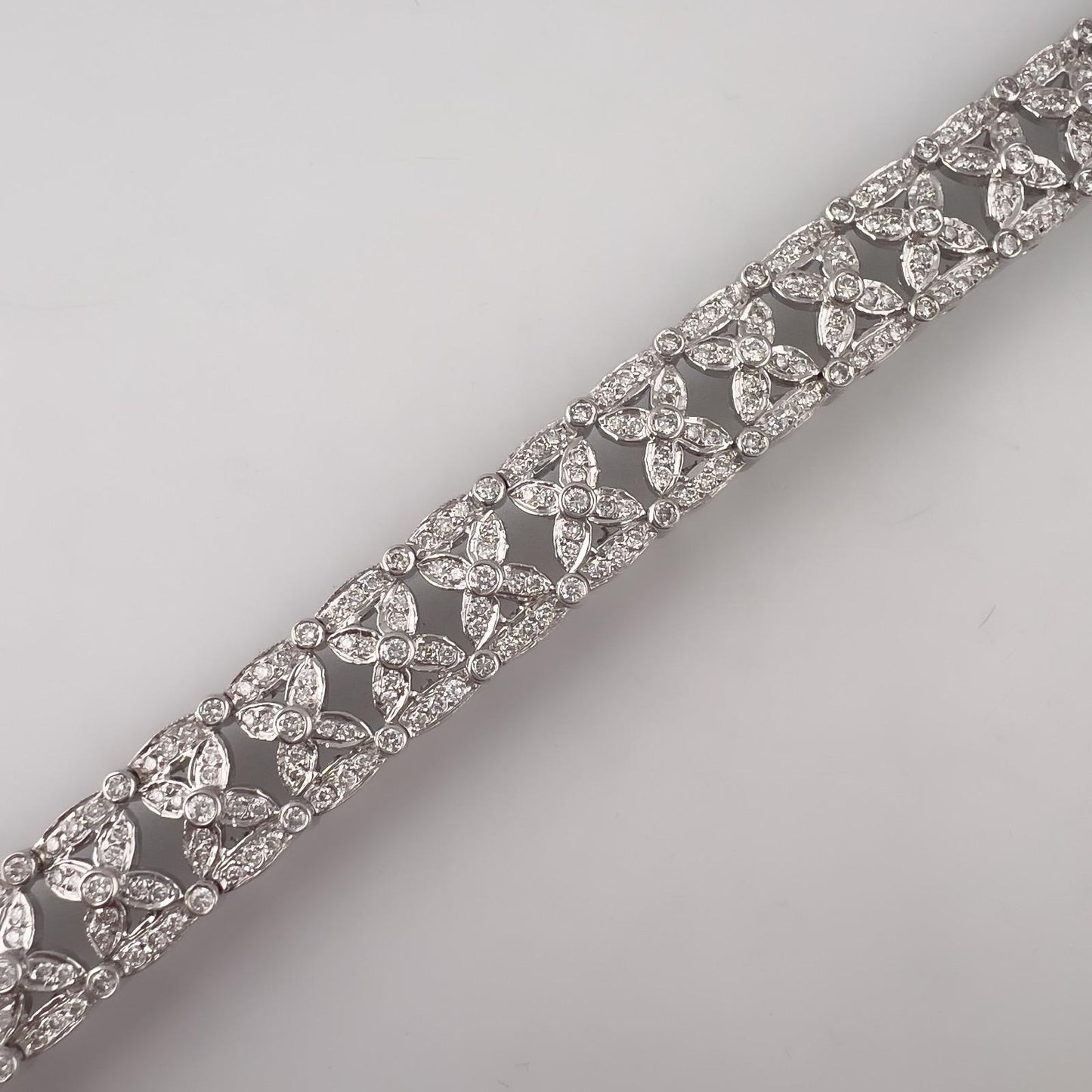18k White Gold Diamond Fancy Leaf Link Station Bracelet 4.00ctw H-I SI2 50g