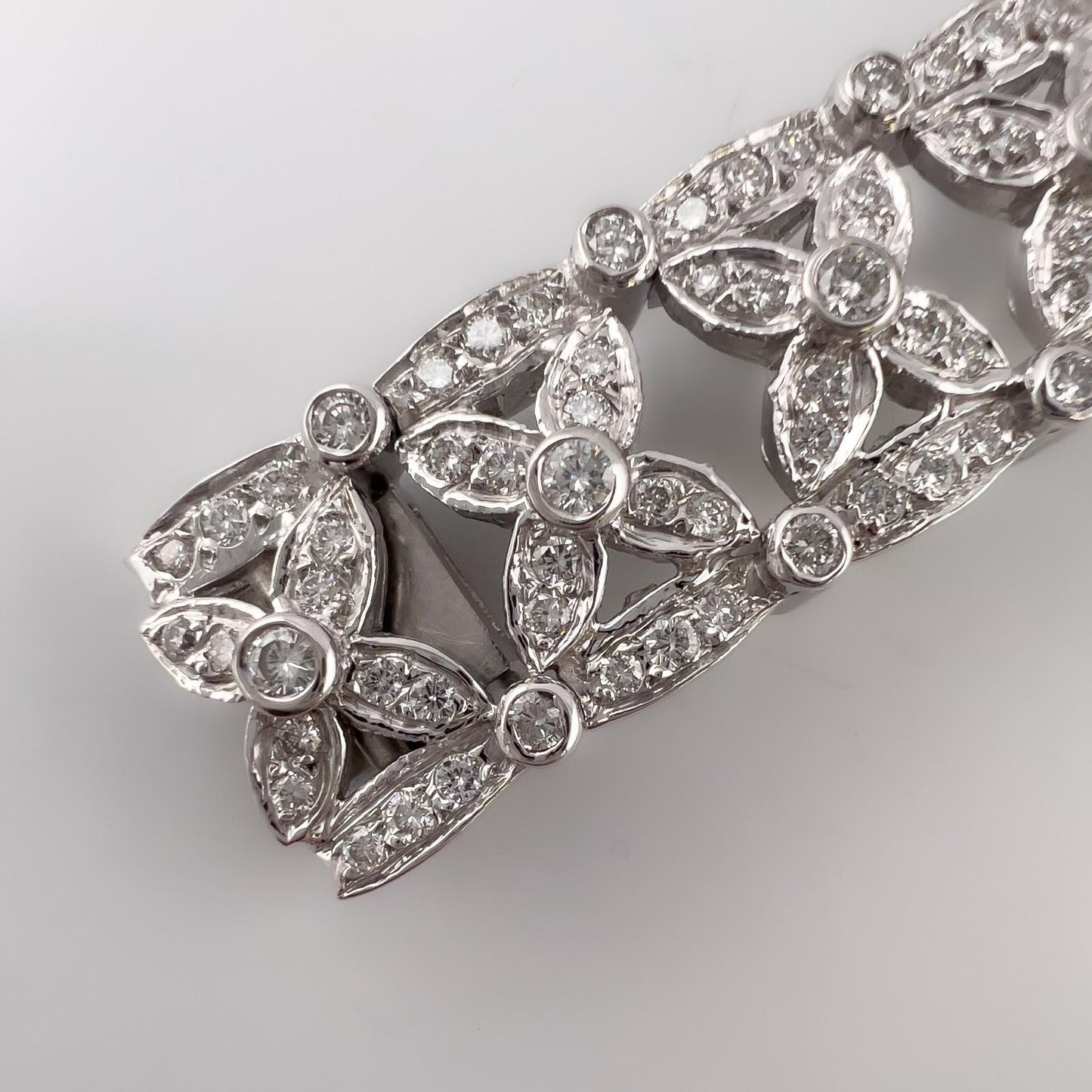 18k White Gold Diamond Fancy Leaf Link Station Bracelet 4.00ctw H-I SI2 50g