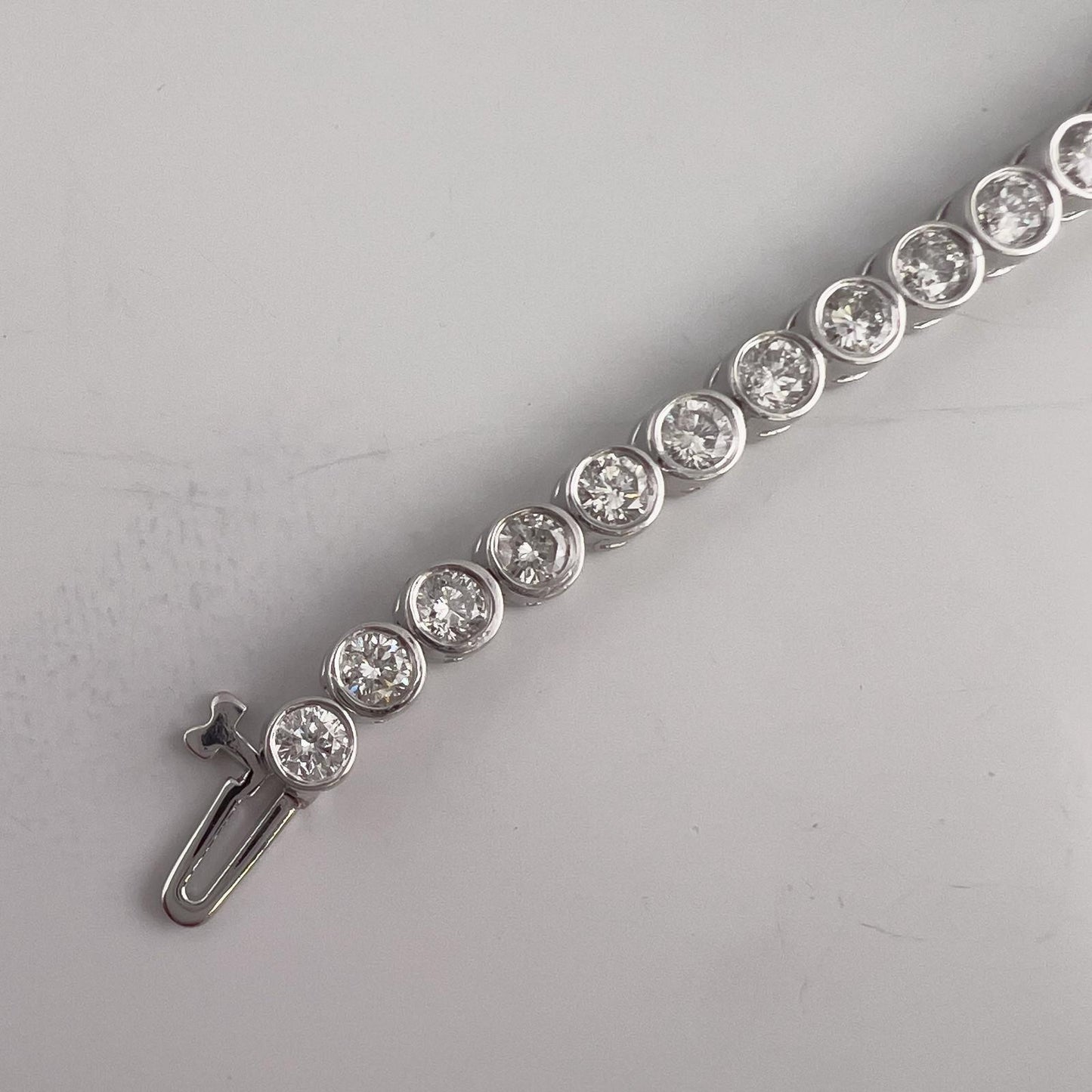 14k White Gold G-H SI Diamond 44 Stone Bezel Set Tennis Bracelet 5.04ctw 7.00"