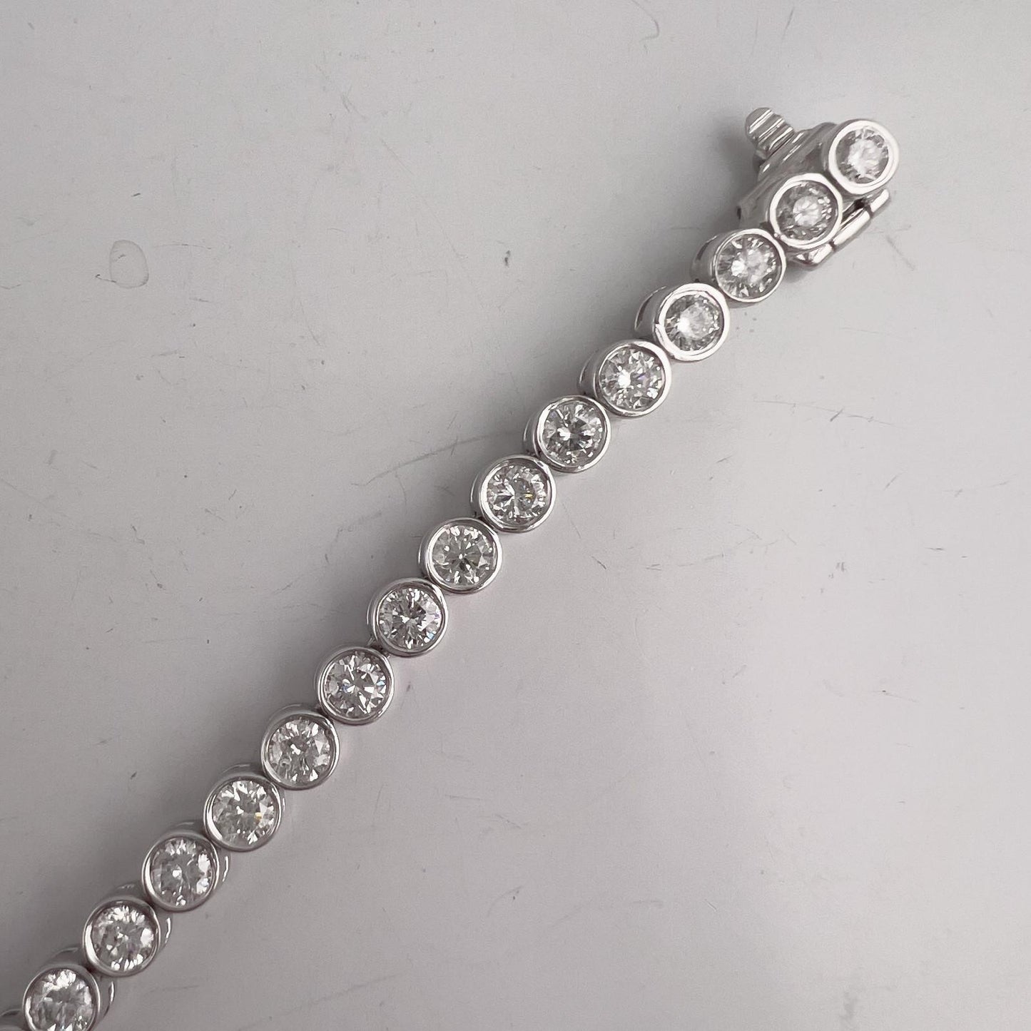 14k White Gold G-H SI Diamond 44 Stone Bezel Set Tennis Bracelet 5.04ctw 7.00"