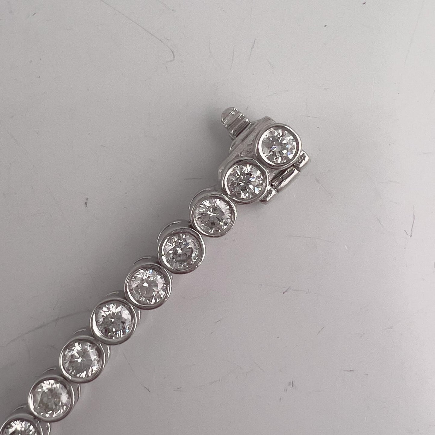 14k White Gold G-H SI Diamond 44 Stone Bezel Set Tennis Bracelet 5.04ctw 7.00"