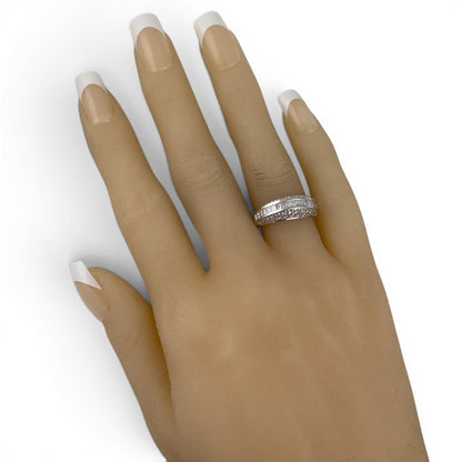 18k White Gold Princess Diamond 3 Section Band 0.82ctw H-I VS-SI 5.0g Size 7.25